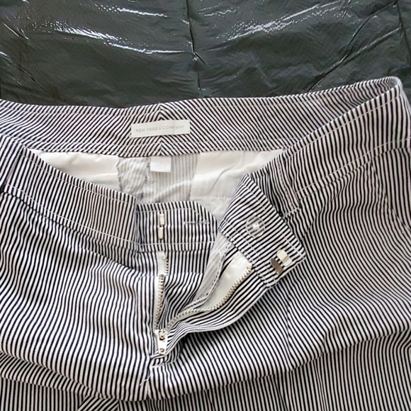 Shorts - Picture 2 of 3